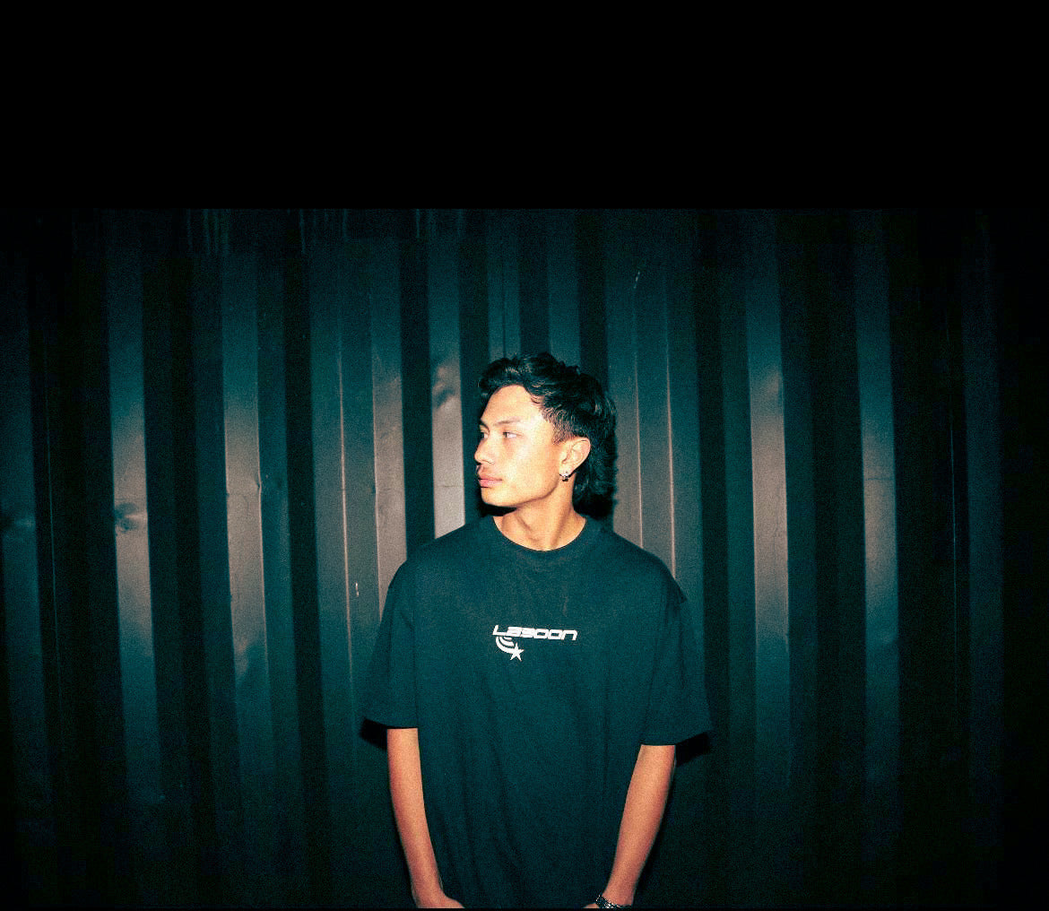 VINTAGE BLACK COSMOS TEE